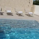 Villa Villatale With Private Swimming Pool. Within Walking Distance Of The Beach.