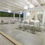 Villa Villatale With Private Swimming Pool. Within Walking Distance Of The Beach. Pozzallo