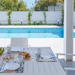 Villatale With Private Swimming Pool. Within Walking Distance Of The Beach. *
