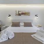 Villatale With Private Swimming Pool. Within Walking Distance Of The Beach. Pozzallo