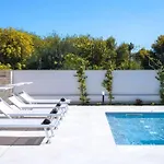 Villatale With Private Swimming Pool. Within Walking Distance Of The Beach. * Pozzallo