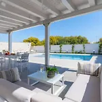 Villa Villatale With Private Swimming Pool. Within Walking Distance Of The Beach. *