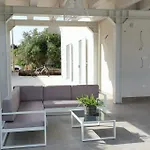 Villa Villatale With Private Swimming Pool. Within Walking Distance Of The Beach.