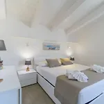 Villatale With Private Swimming Pool. Within Walking Distance Of The Beach. Villa Pozzallo