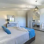 Villatale With Private Swimming Pool. Within Walking Distance Of The Beach. Pozzallo