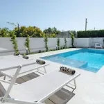Villatale With Private Swimming Pool. Within Walking Distance Of The Beach. Villa
