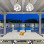 Villa Villatale With Private Swimming Pool. Within Walking Distance Of The Beach. *