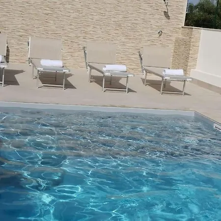 Villa Villatalè With Private Swimming Pool. Within Walking Distance Of The Beach.
