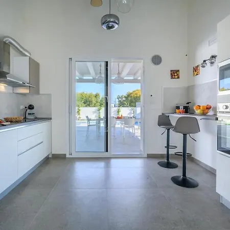 Villa Villatalè With Private Swimming Pool. Within Walking Distance Of The Beach.