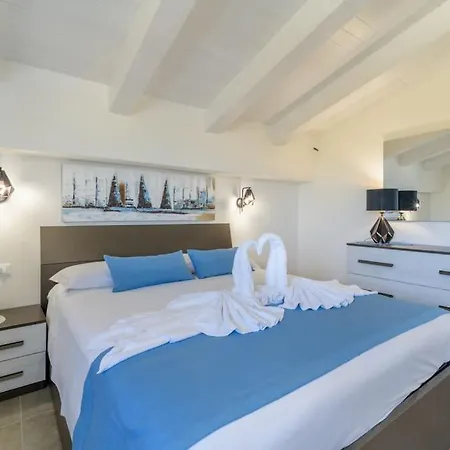 Villatalè With Private Swimming Pool. Within Walking Distance Of The Beach.