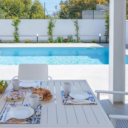 Villatalè With Private Swimming Pool. Within Walking Distance Of The Beach. *