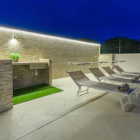Villatale With Private Swimming Pool. Within Walking Distance Of The Beach. * Pozzallo