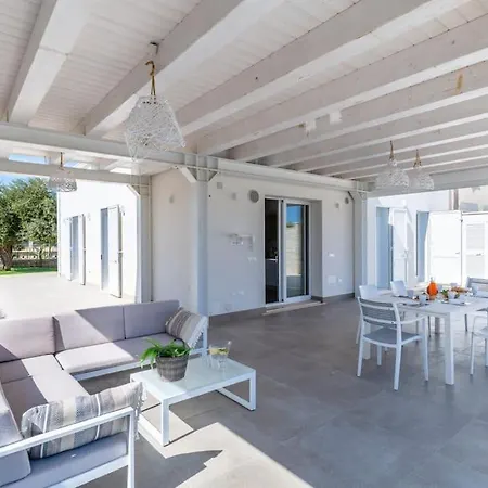 Villatale With Private Swimming Pool. Within Walking Distance Of The Beach. *