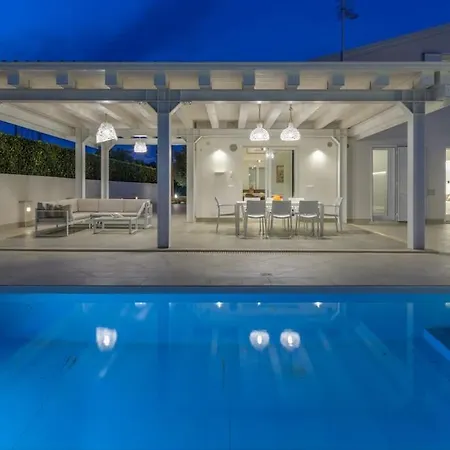 Villatale With Private Swimming Pool. Within Walking Distance Of The Beach. Villa *