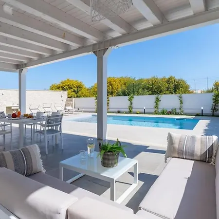 Villa Villatalè With Private Swimming Pool. Within Walking Distance Of The Beach. *