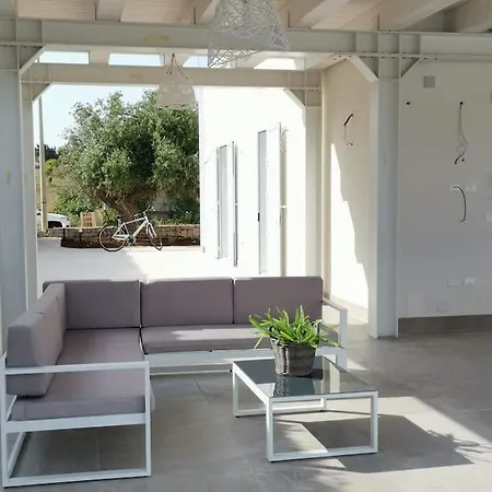Villa Villatalè With Private Swimming Pool. Within Walking Distance Of The Beach.