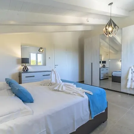 Villatalè With Private Swimming Pool. Within Walking Distance Of The Beach. Pozzallo