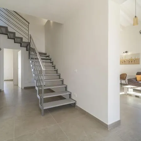 Villa Villatalè With Private Swimming Pool. Within Walking Distance Of The Beach. *