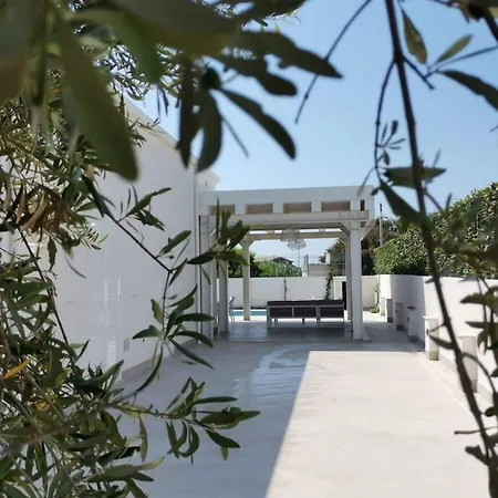 Villatalè With Private Swimming Pool. Within Walking Distance Of The Beach. Villa