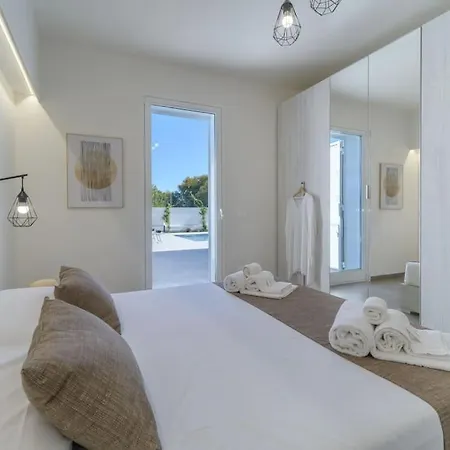 Villatalè With Private Swimming Pool. Within Walking Distance Of The Beach. Pozzallo