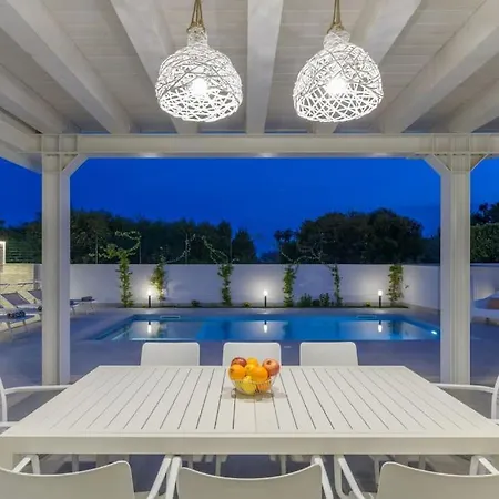 Villa Villatalè With Private Swimming Pool. Within Walking Distance Of The Beach. *