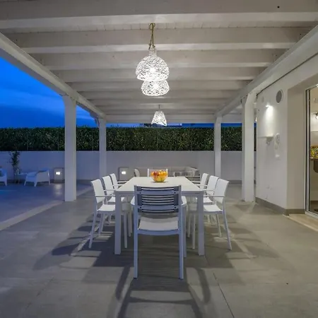 Villatalè With Private Swimming Pool. Within Walking Distance Of The Beach. * Pozzallo