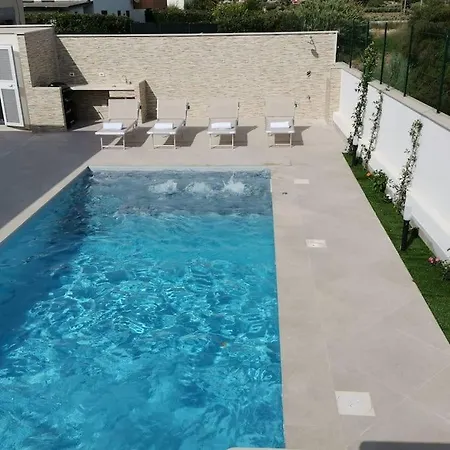 Villa Villatalè With Private Swimming Pool. Within Walking Distance Of The Beach. Pozzallo